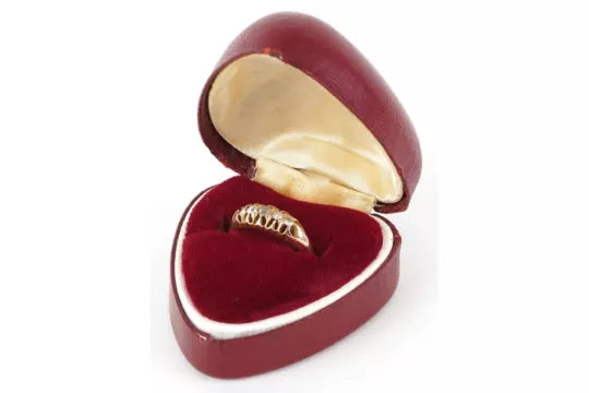18ct Gold Graduated 5 Stone Diamond Ring
