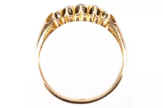 18ct Gold Graduated 5 Stone Diamond Ring