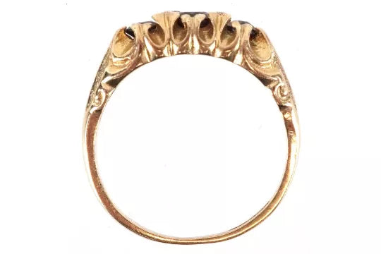 9ct gold garnet trilogy ring