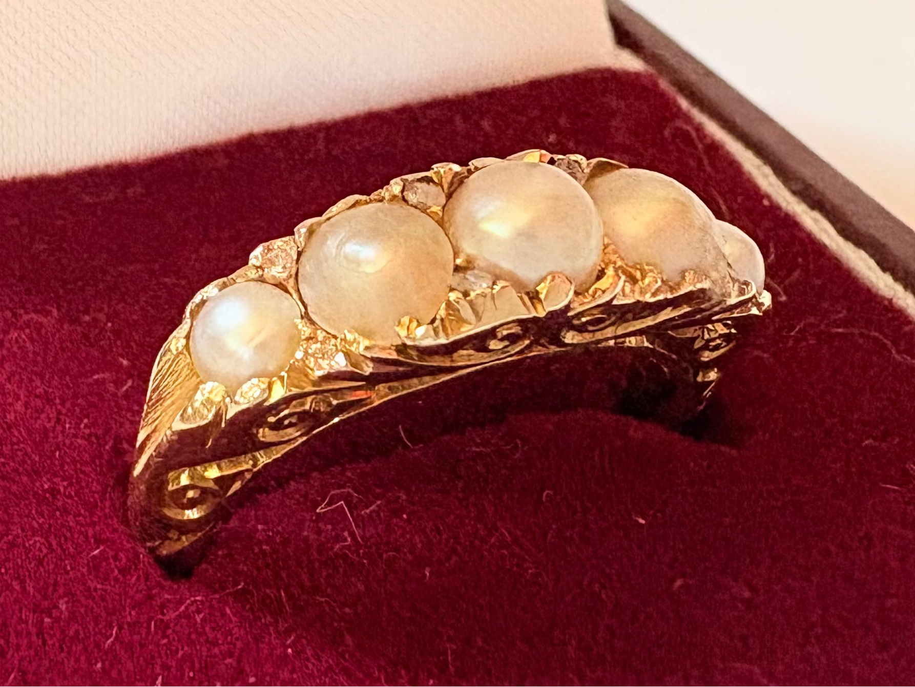 Victorian 18ct Gold Natural Graduated Pearl Ring, c.1880–1900