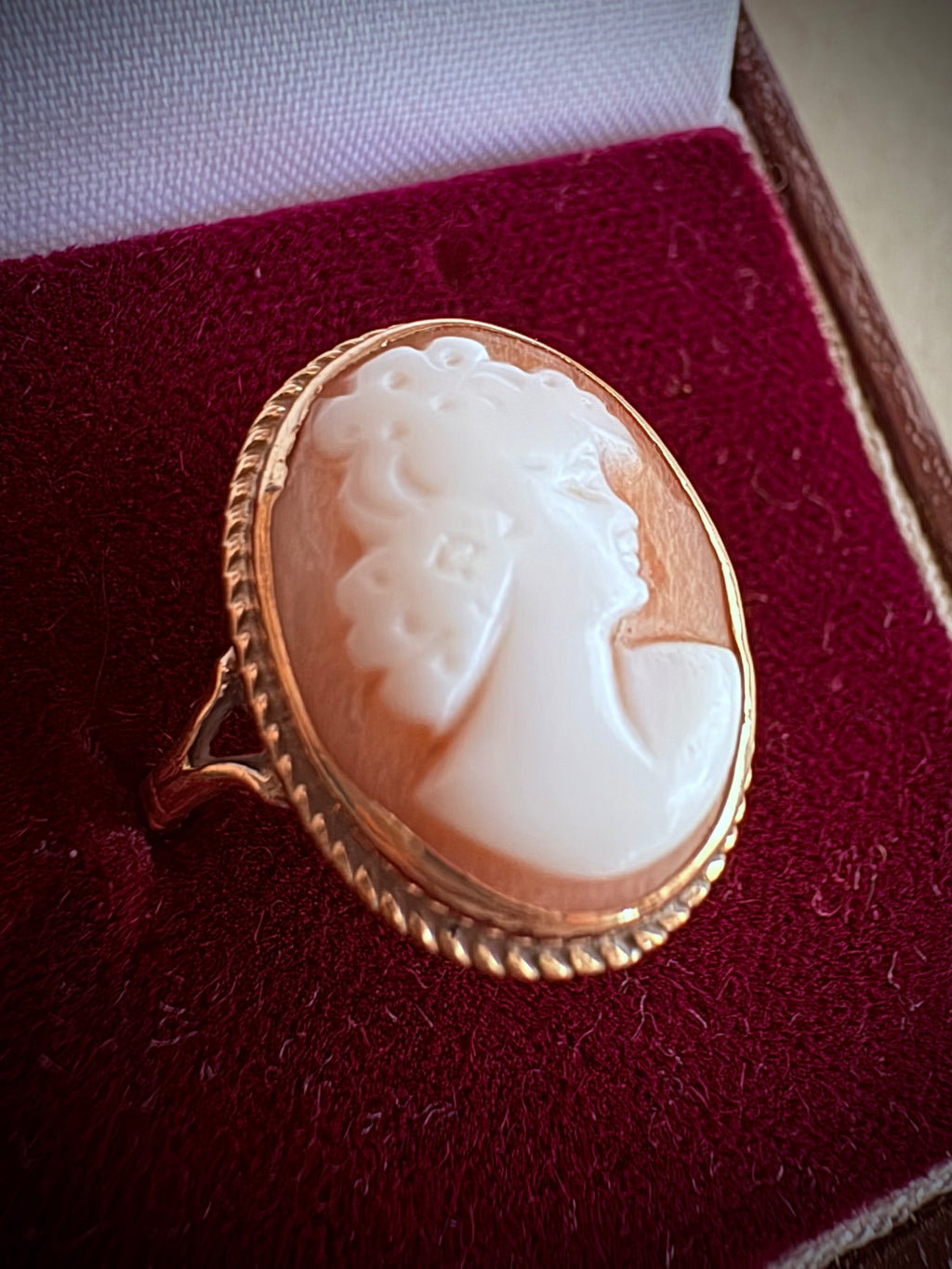 9ct gold shell cameo ring, Edwardian c.1900