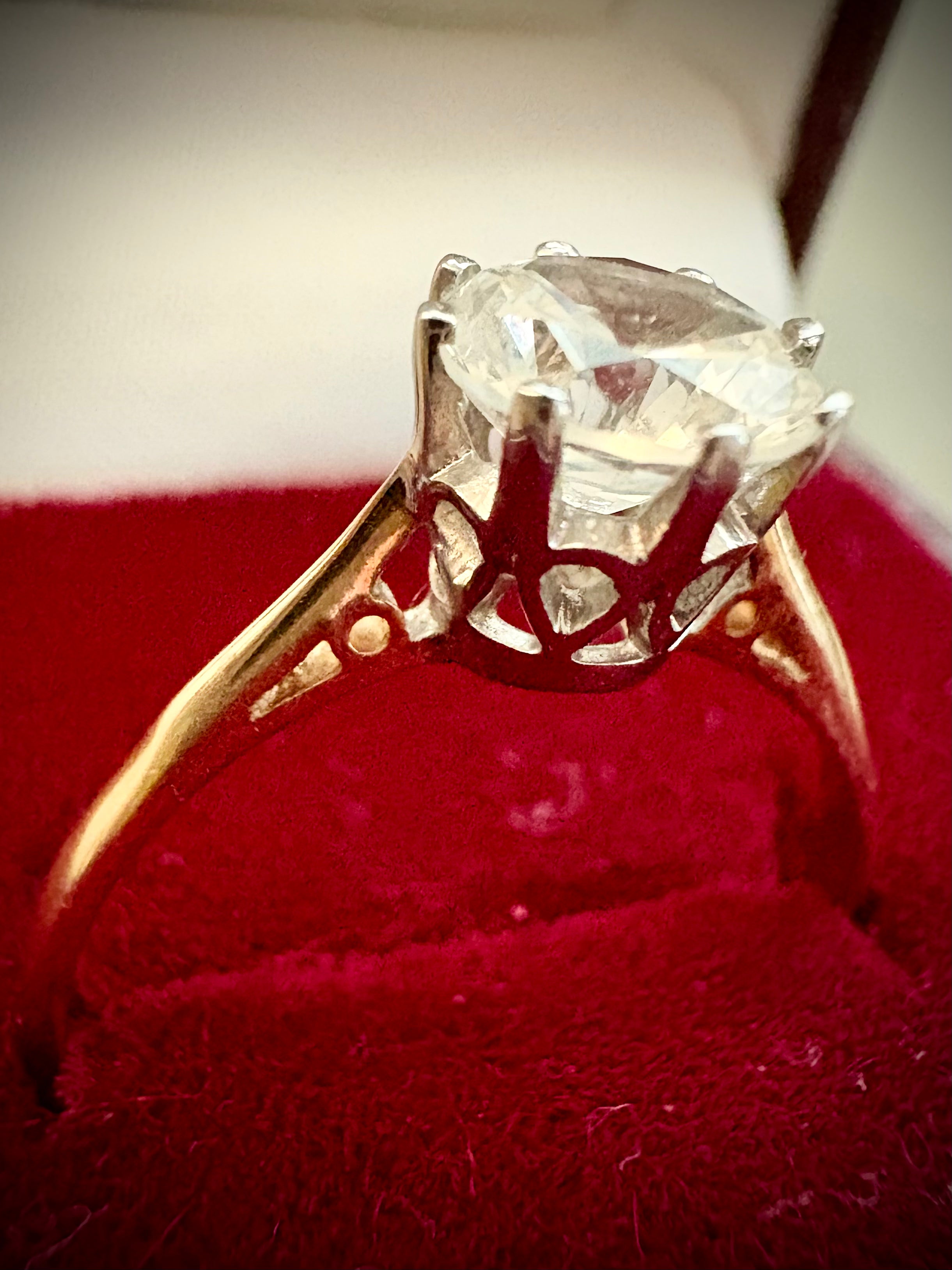 Vintage 9ct Gold Solitaire Ring Set with a Large 7mm White Stone