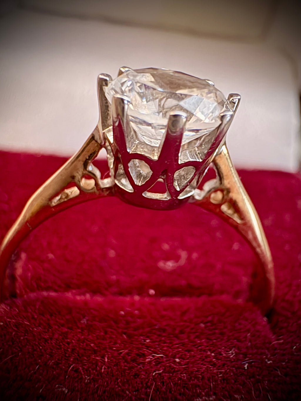 Vintage 9ct Gold Solitaire Ring Set with a Large 7mm White Stone