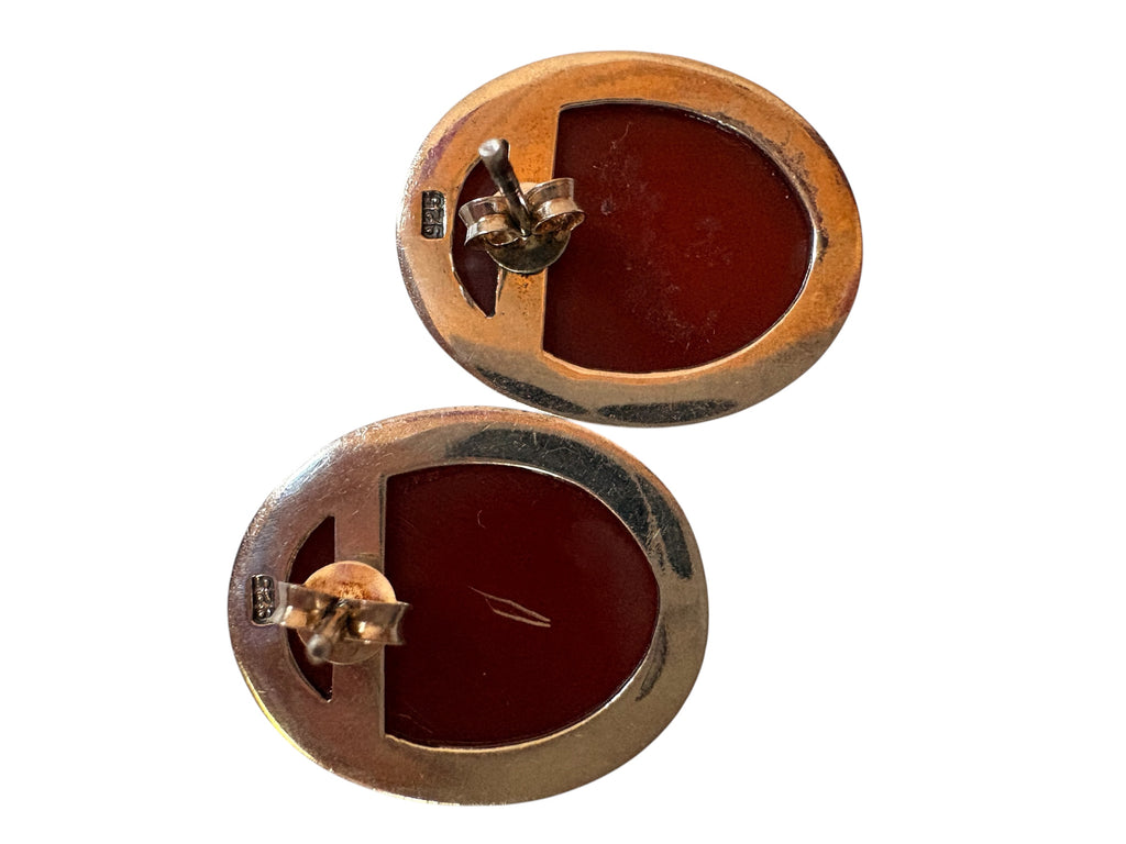 Vintage Cameo Stud Earrings – Classical Profile, Warm Amber Ground