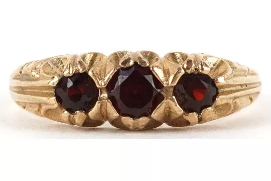 9ct gold garnet trilogy ring