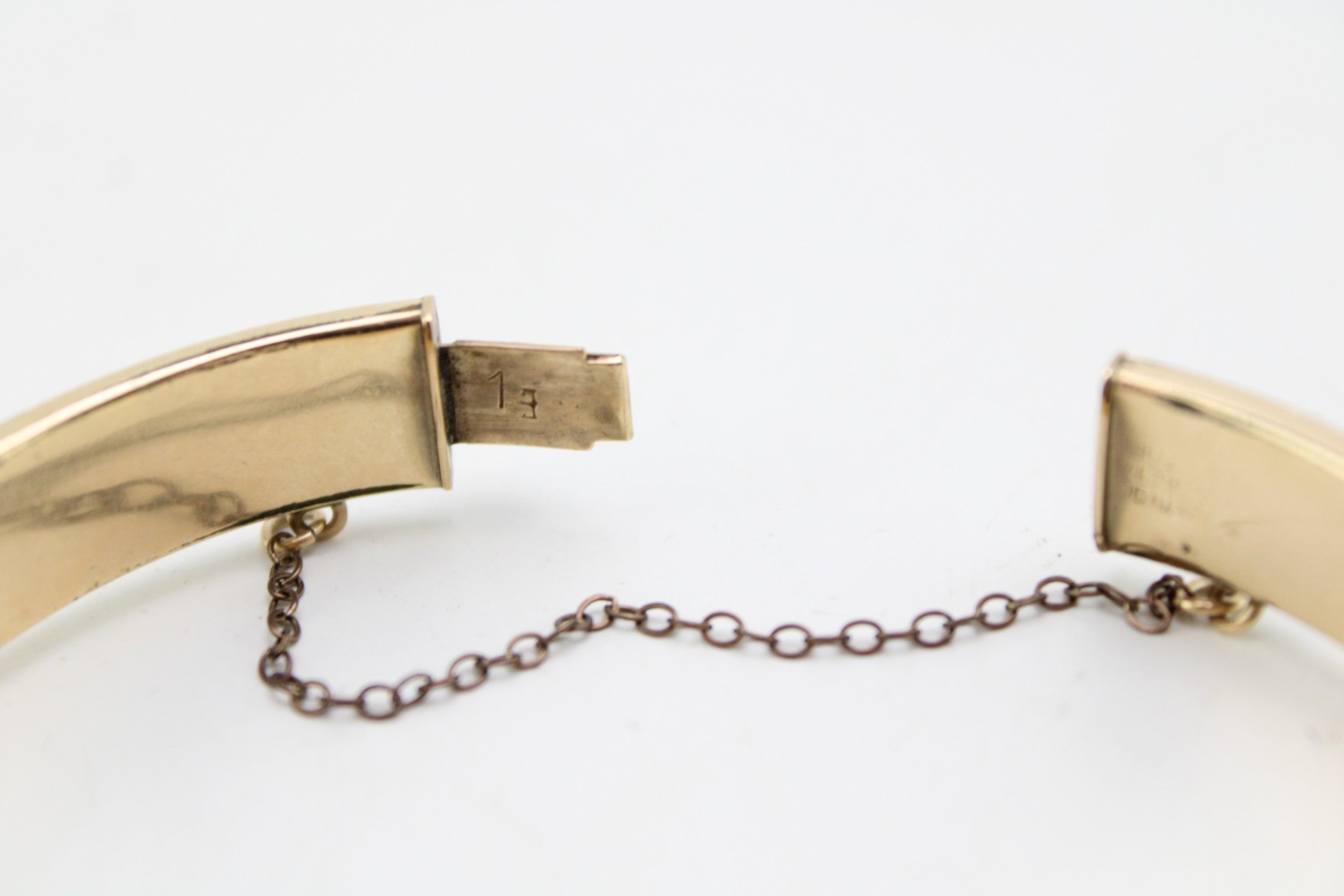 Victorian 9ct Gold Engraved Bangle